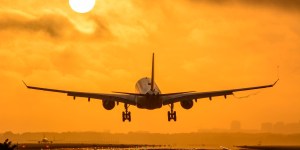 Pilot je med letom presenetil mamo in navdušil potnike