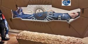 &#8220;Prvič v zgodovini lahko vidimo svetnika, oblečenega v jeans in superge&#8221;