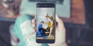 Ko nam pametni telefon pomaga bližje k Bogu
