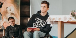 Ministrant na invalidskem vozičku: &#8220;Iz bližine Boga črpam veselje&#8221;