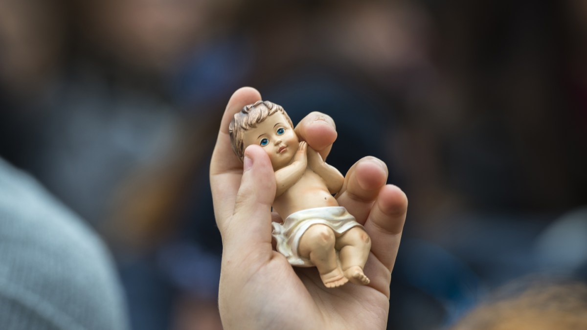 Pope Francis blesses thousands of baby Jesus Angelus December 11, 2016
