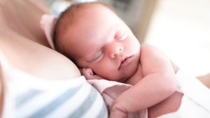 WEB3-A-tiny-premature-baby-girl-weighing-just-4lbs-falls-asleep-on-her-mothers-breasts-skin-to-skin-contact-Shutterstock_1224291448.jpg