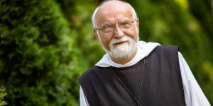 &#8220;Smo samo ljudje in ni treba od sebe zahtevati popolnosti – tudi Bog je ne&#8221;