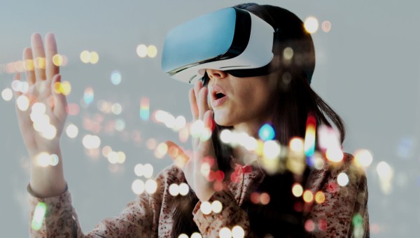 WOMAN, VIRTUAL, REALITY