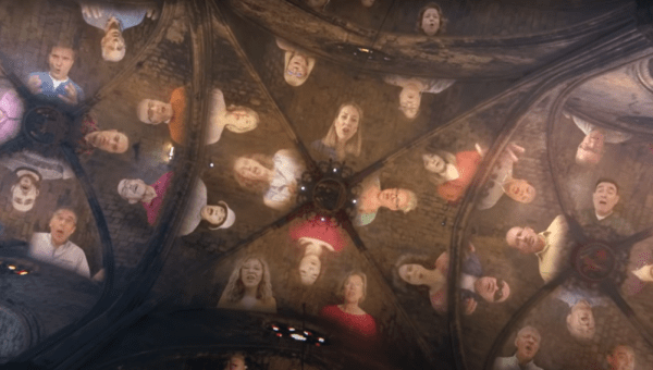 PEOPLE SINGING CONCERT