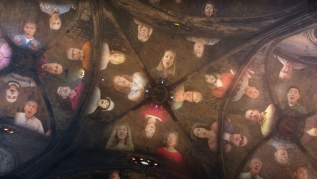 PEOPLE SINGING CONCERT