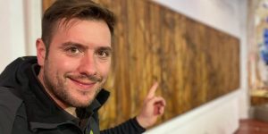 Martin tokrat dela reklamo. Za križev pot