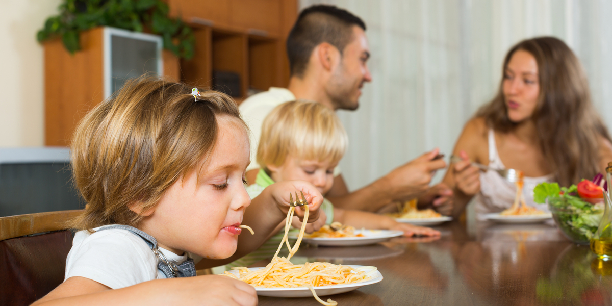 web3-family-eating-pasta.jpg