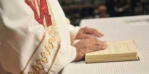 Zakaj katoličani pri maši odgovorimo “In s tvojim duhom”