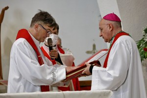 Zakaj mora novi škof pred posvečenjem izpovedati vero in priseči zvestobo papežu in Cerkvi?