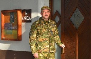 Duhovnik med vojaki: “Sporočila podajam ‘po moško’ oziroma prek šale”