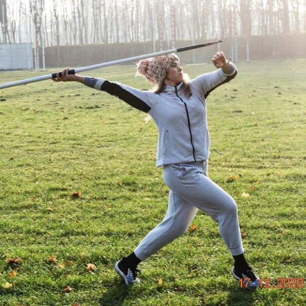 SPORTSWOMAN