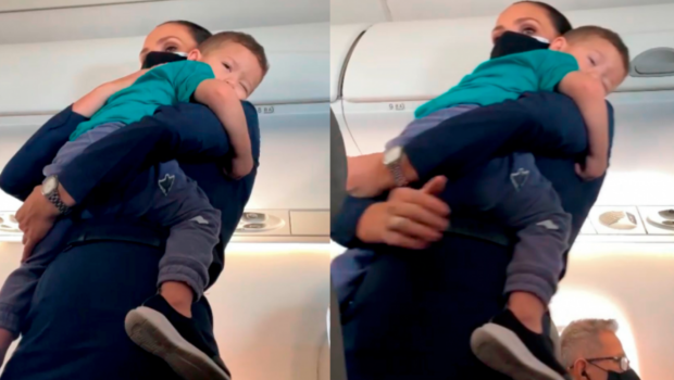 Aeromoça acalma bebê