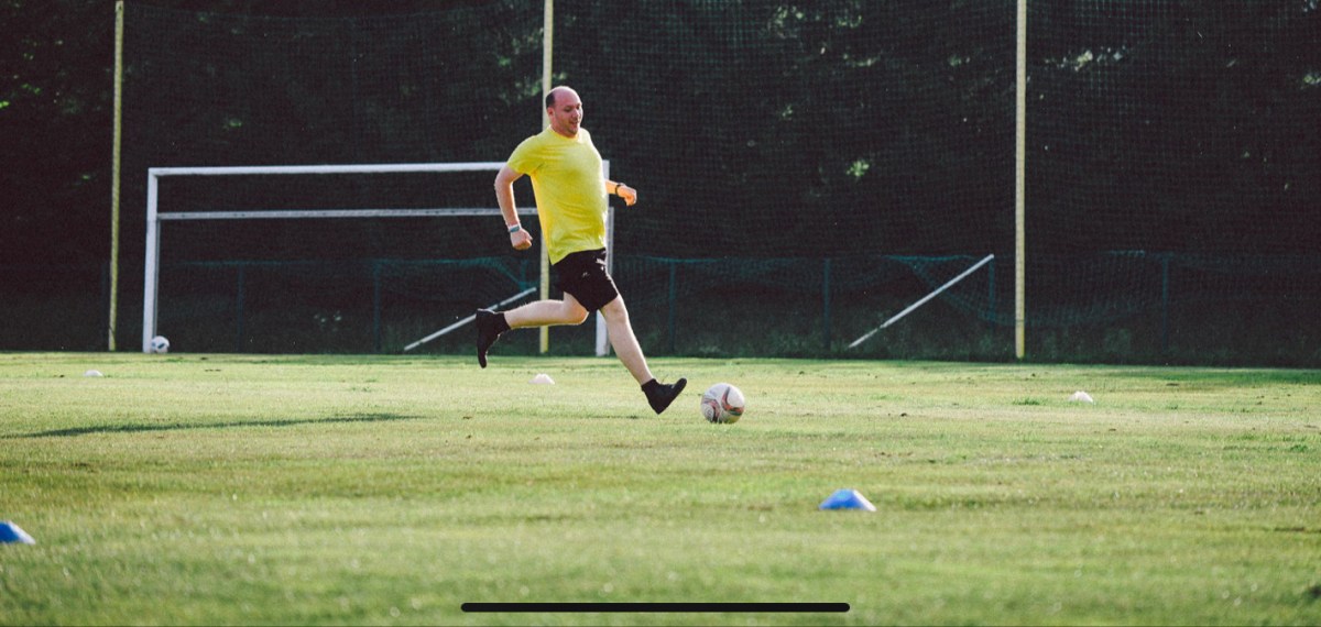 Duhovnik Primož Lorbek v prostem času in z mladimi