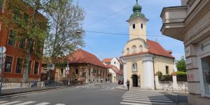 Mala cerkev nedaleč stran od nas, ki skriva kar dva zaklada