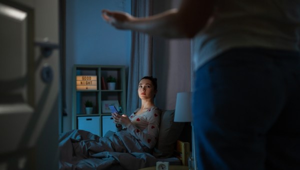 matka rozmawia z nastoletnią córką