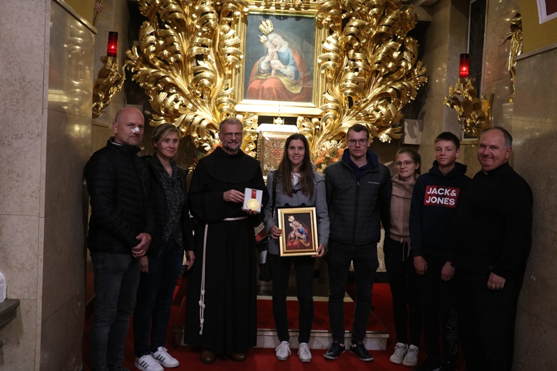 Romanje Urše Bogataj in župljanov Polhovega Gradca na Brezje
