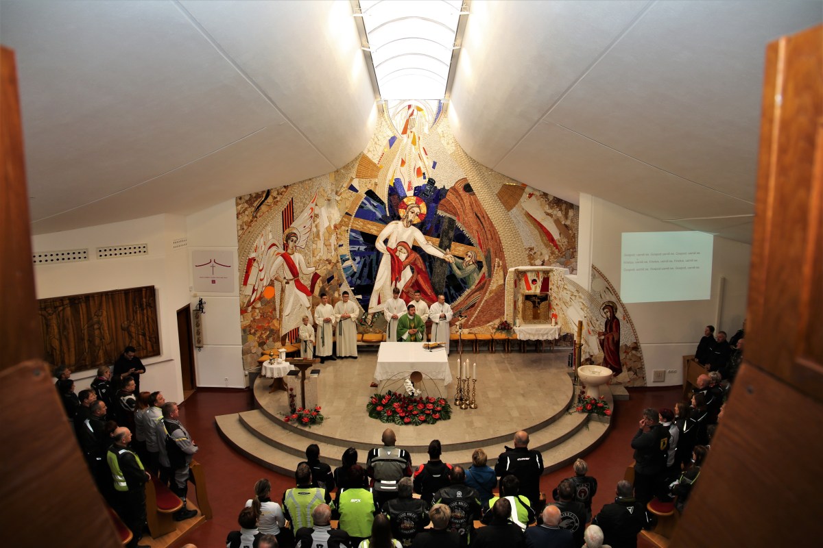 Motoristi pri maši Martina Goloba 2022