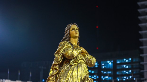 Virgen María, noche
