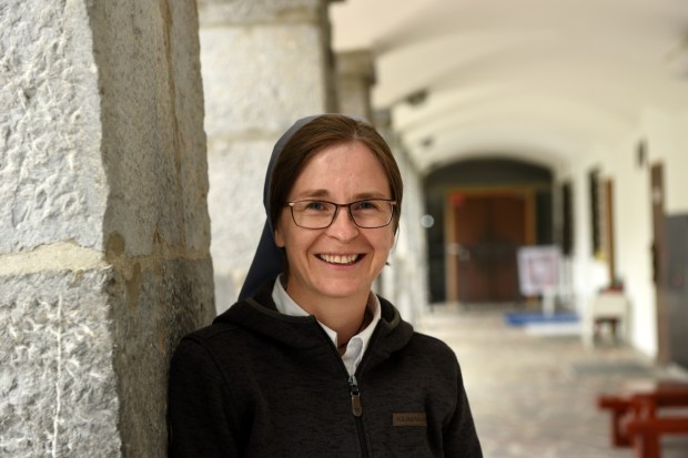 sestra Jana Rovtar