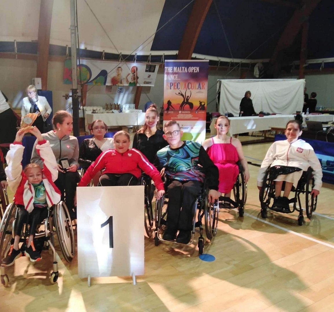 16-letna prvakinja v plesu na invalidskem vozičku
