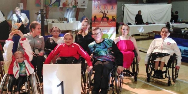 16-letna prvakinja v plesu na invalidskem vozičku