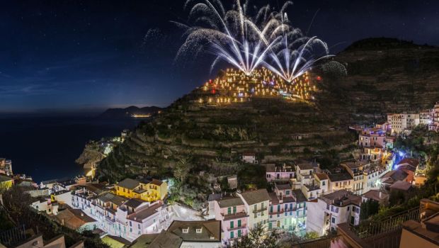 presepe of Manarola at 5 Terre with fireworks