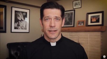 Vprašanje priljubljenega duhovnika, ki bo vaš advent obrnilo na glavo