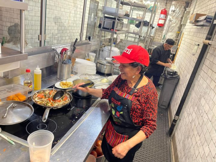 Restavracija, kjer delajo babice