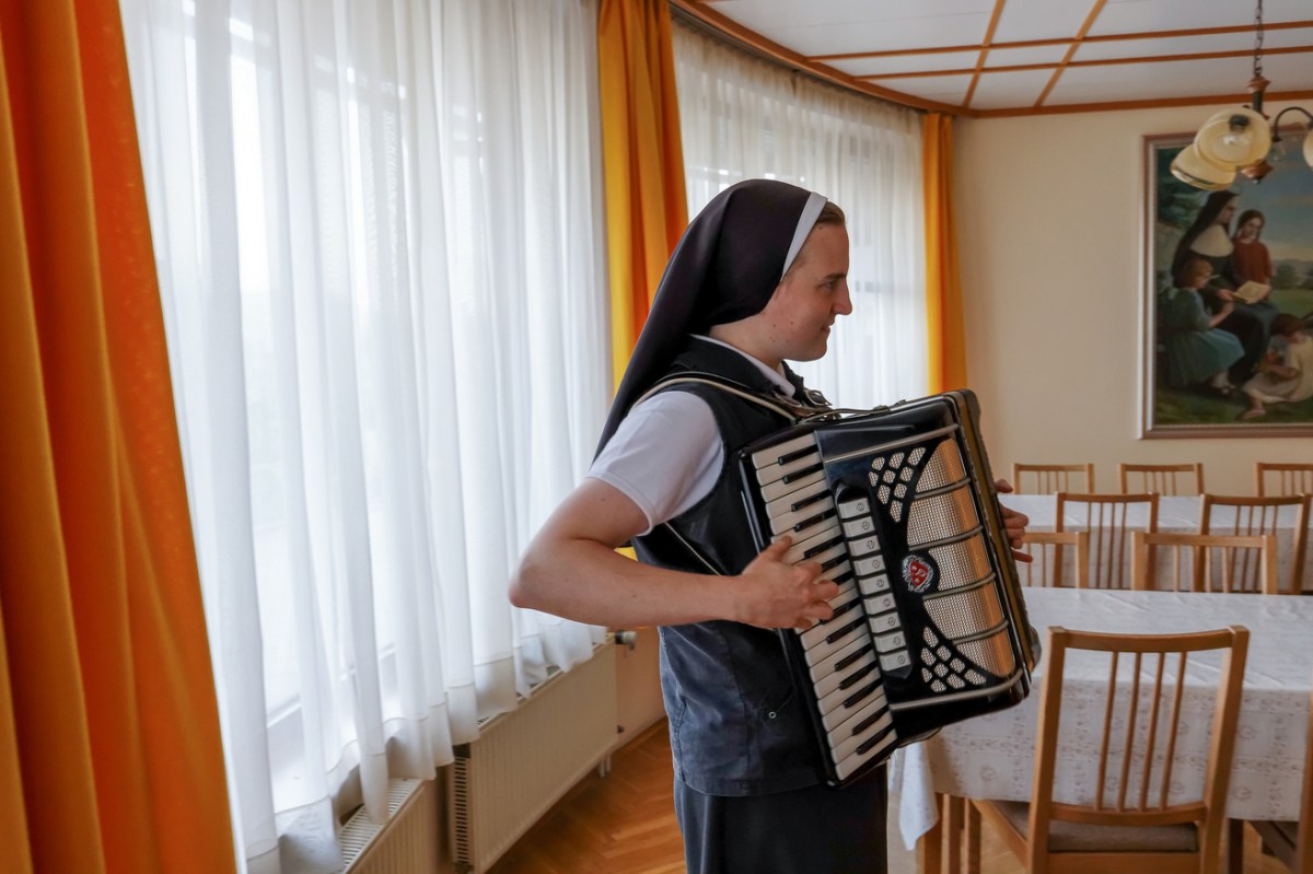 s. Klara Jarc v fotografijah