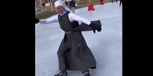 Mlada redovnica zablestela na drsališču in požela navdušenje na spletu