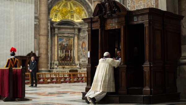 The-10-gestures-of-Pope-Francis-that-shed-light-on-his-pontificate-AFP