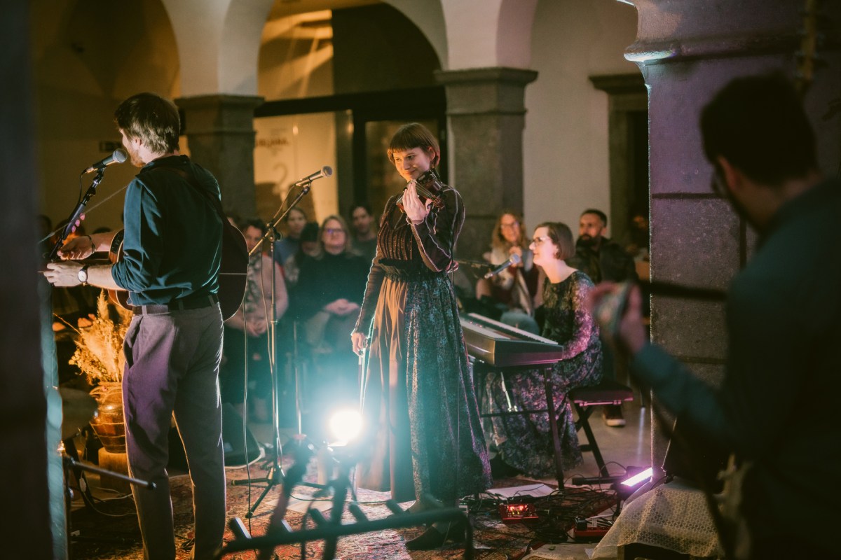 Popotovanja in ustvarjanje Zale Hrastar