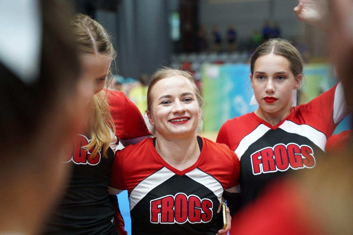 Alma Gril kot članica cheerleading ekipe