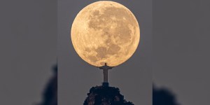 Po treh letih potrpežljivega čakanja ovekovečil osupljivo fotografijo kipa Kristusa Odrešenika
