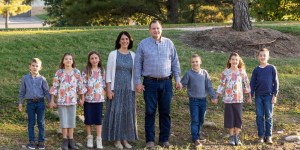 Po letih brez otrok se je njuna družina povečala za šest članov. “Bog naju je blagoslovil na osupljiv način”