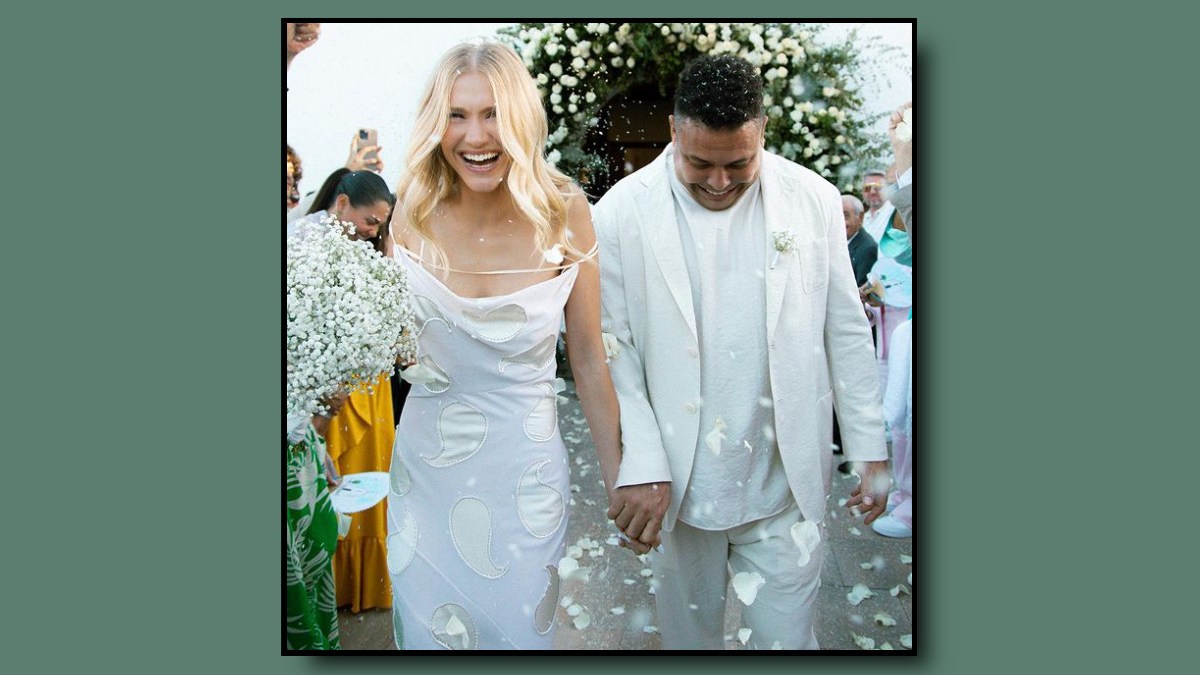 Brazilian-football-legend-Ronaldo-marries-his-model-fiance-Celina-Locks