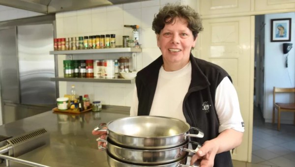 Kuharica Zdenka Dolsak