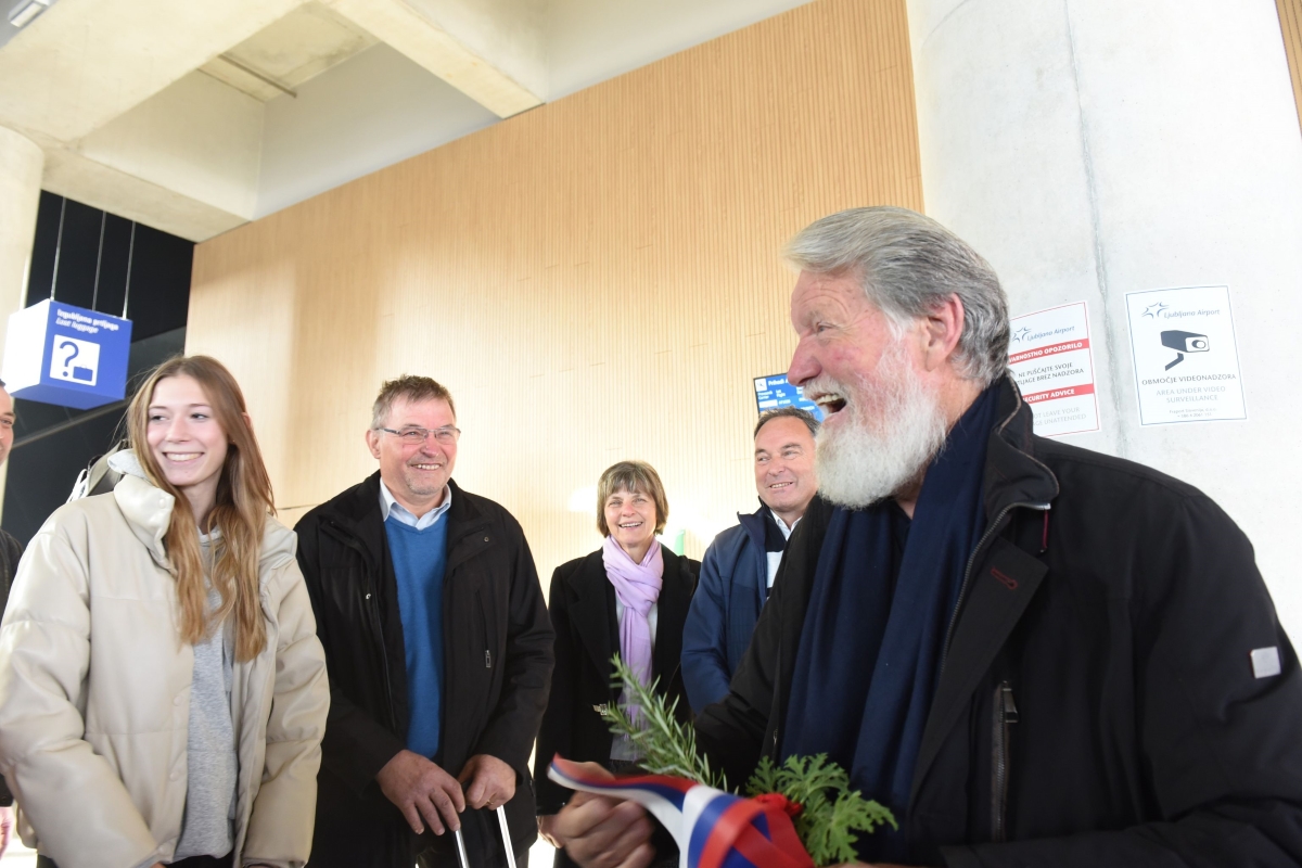 Peter Opeka v Sloveniji, sprejem na letališču Brnik