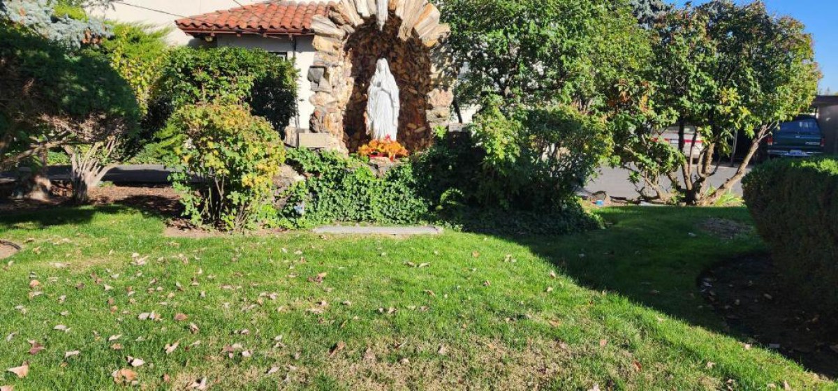 Father-Jesus-Mariscal-helped-a-mother-give-emergency-birth-on-church-grounds-in-Yakima-Washington