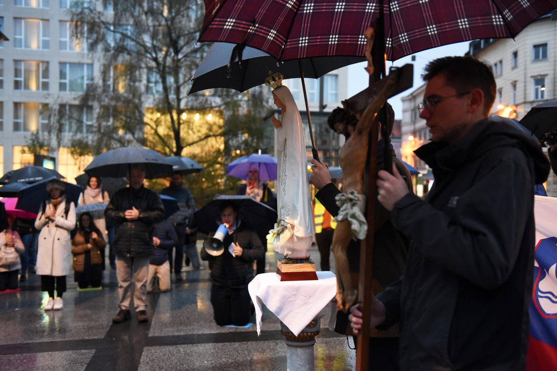 Rožni venec na Kongresnem trgu, 10. november