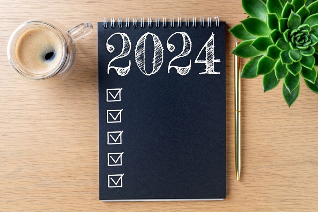 New year resolutions 2024 on desk