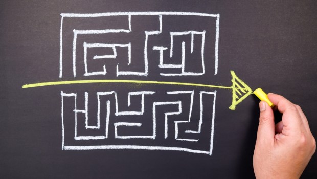 Hand draw a shorten straight way to go through the complication of a maze game