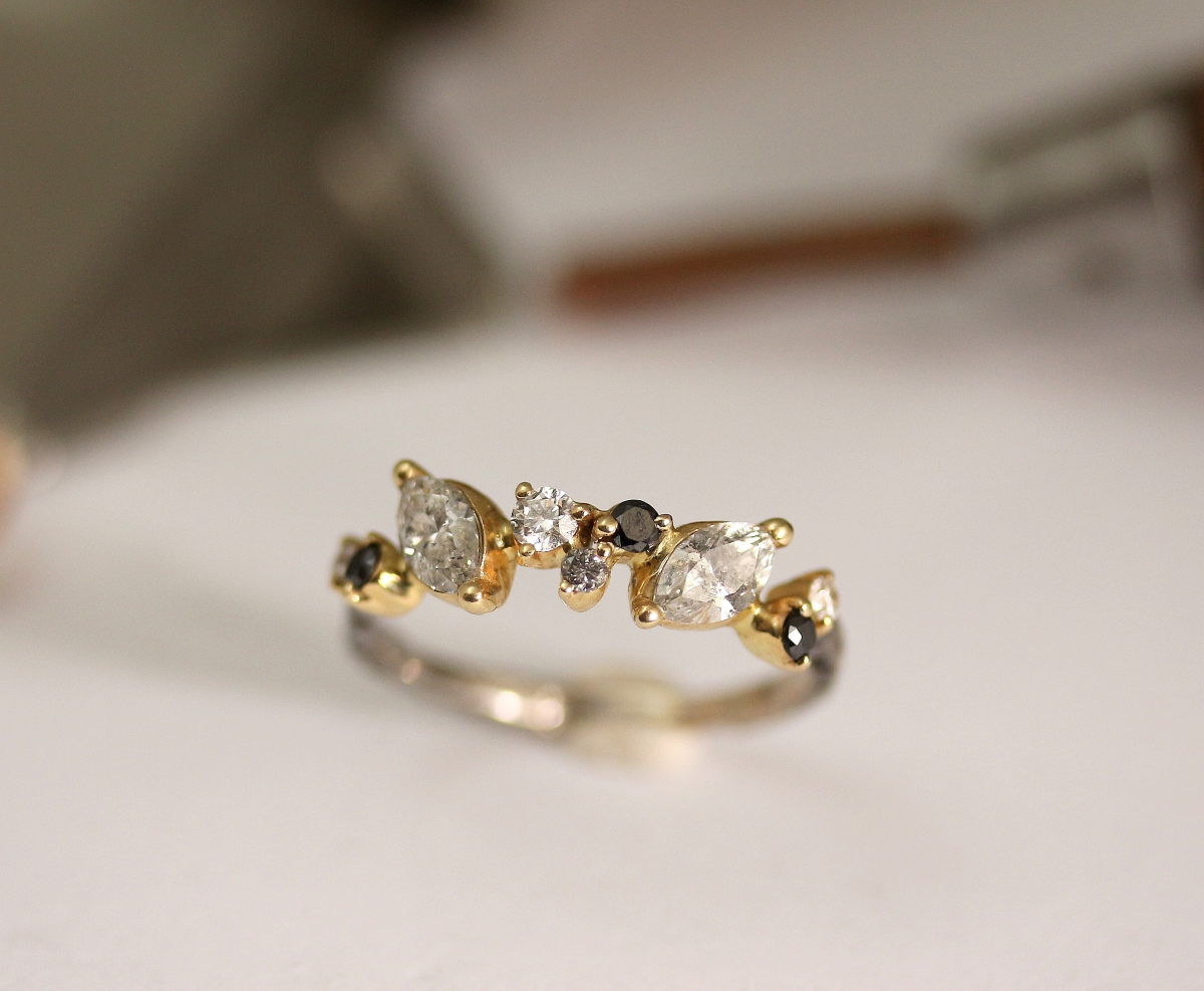 Larin popolnoma ročno oblikovan nakit