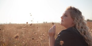 5 svetopisemskih citatov, ki vam lahko pomagajo, če ste nesamozavestni glede svojega videza
