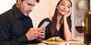 Ob teh besedah bo vaš zakonec odložil telefon