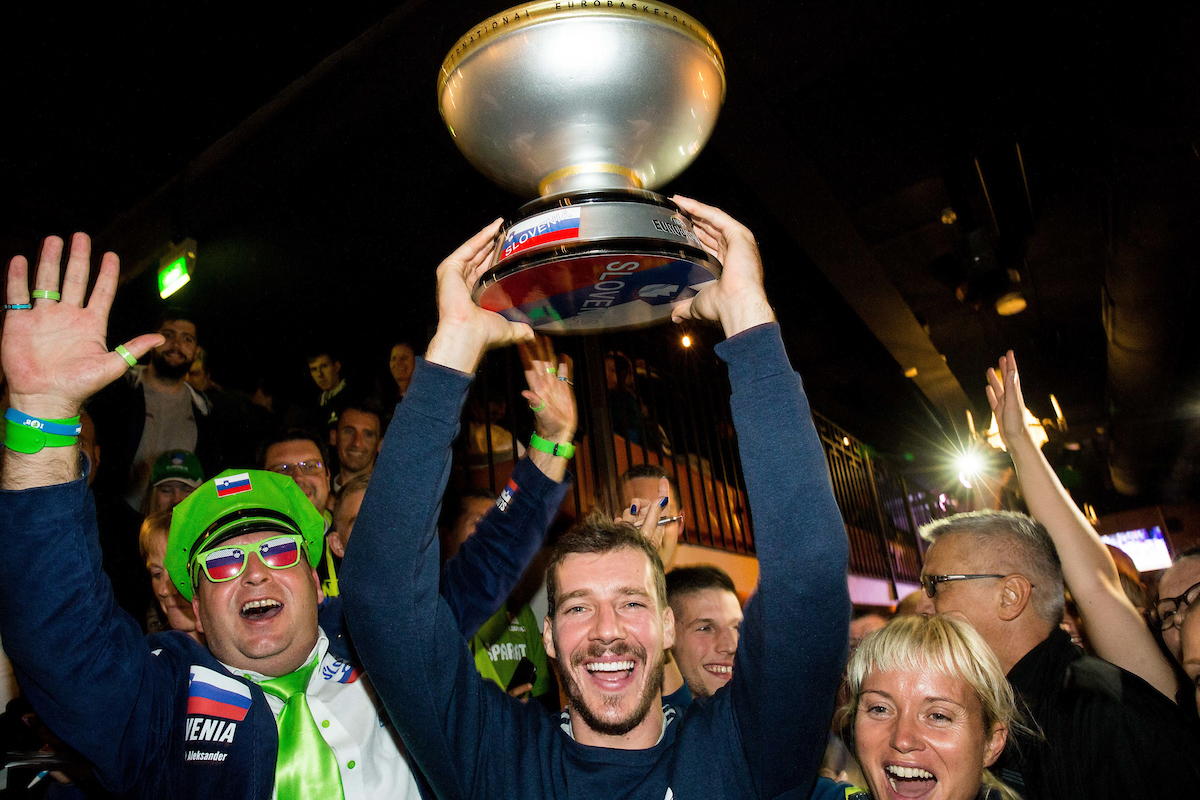 Navijač Aleksander Javornik na tekmah