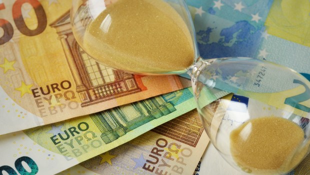 EUROS-ARGENT-MONEY-shutterstock