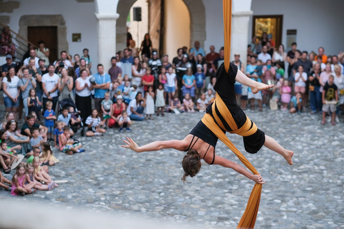 Grad Rajhenburg in dogajanje na njem