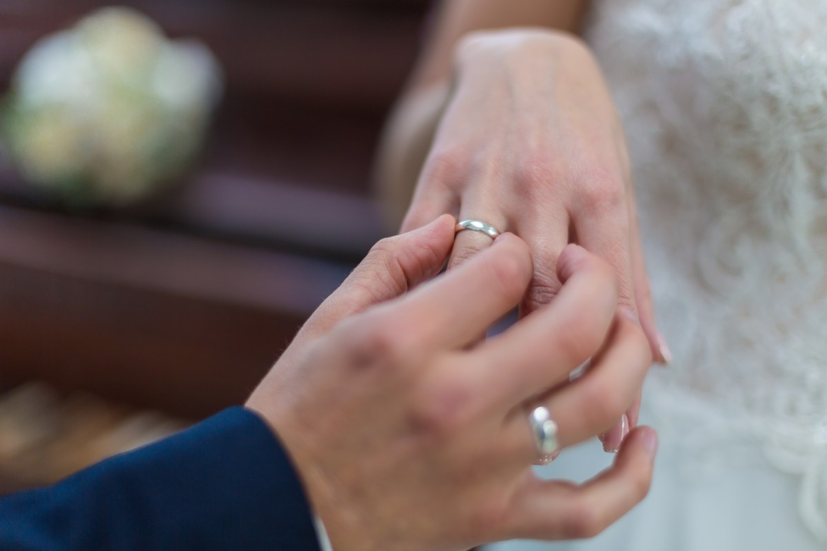 {"rendered":"Poroka in z njo povezane \u0161ale"}